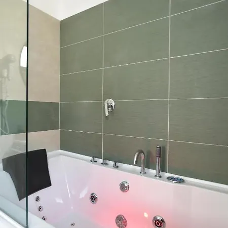 Holiday home Romantic Con Vasca Idromassaggio *